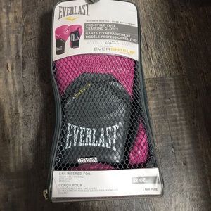 Brand new Everlast boxing gloves